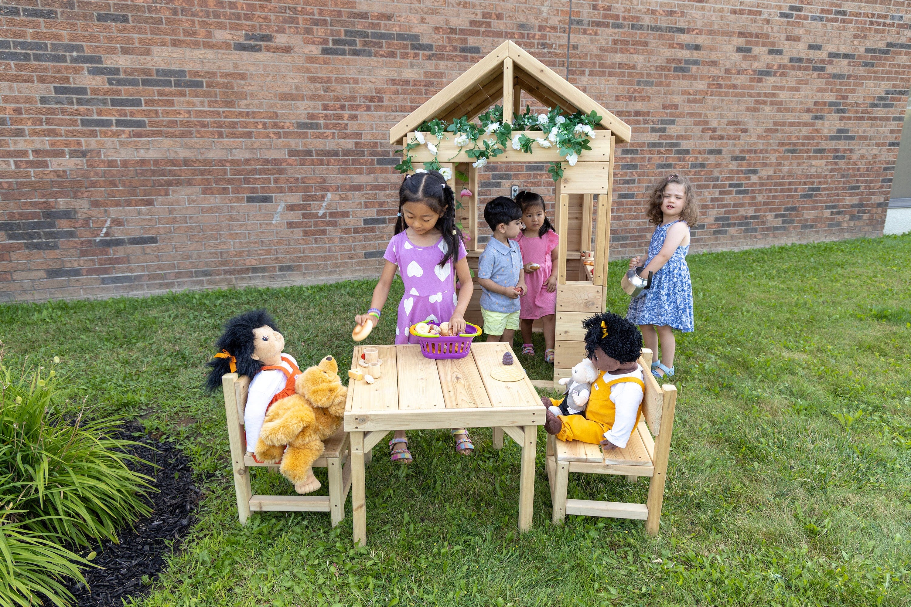 Cedar Table With 2 Chairs - louisekool