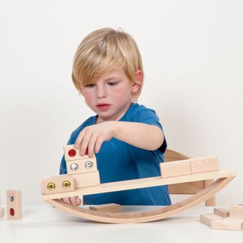 Building and Experimental Seesaw - louisekool