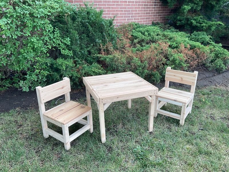 Cedar Table With 2 Chairs - louisekool