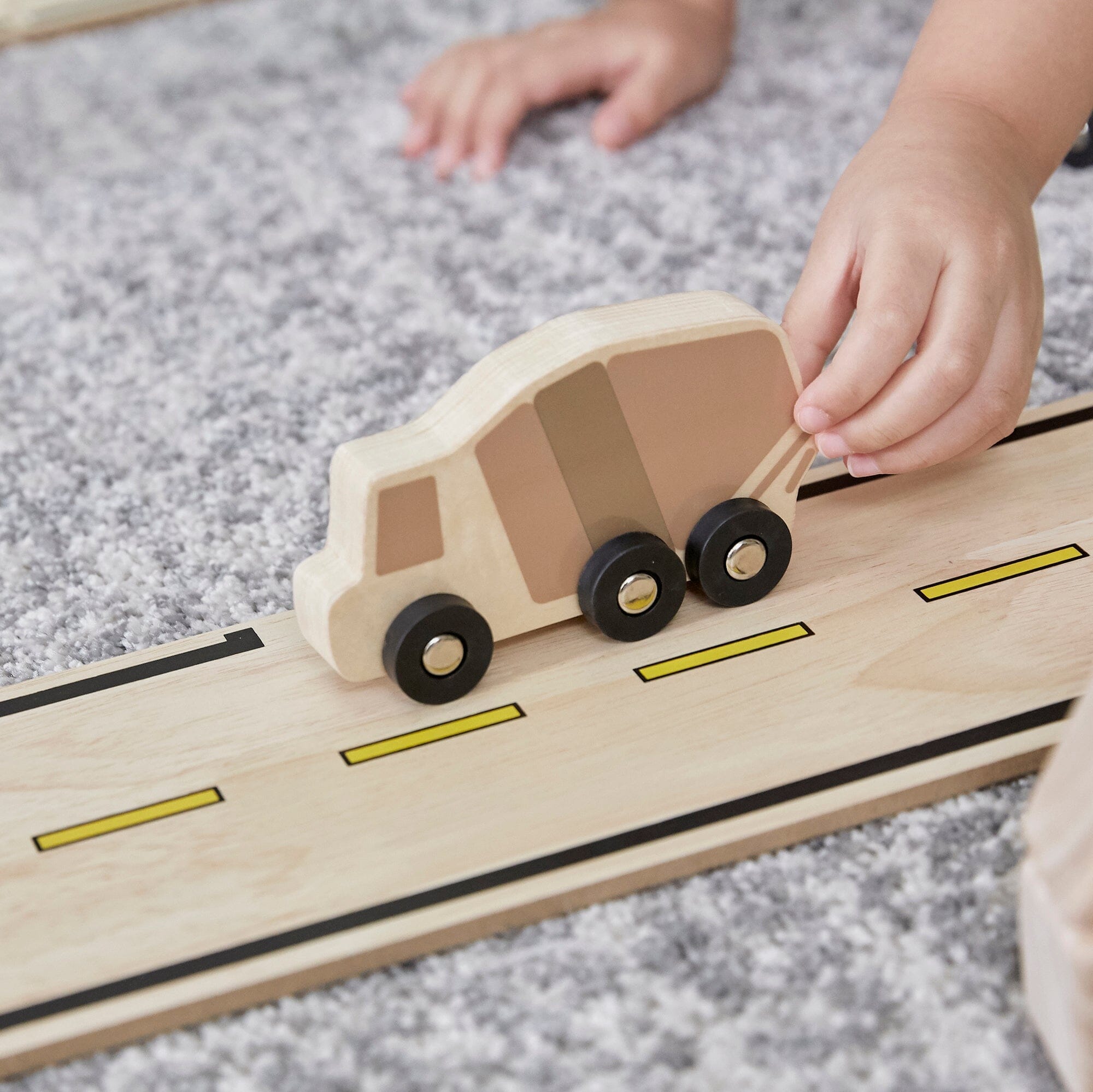 Double-Sided Roadway System with Trucks - louisekool