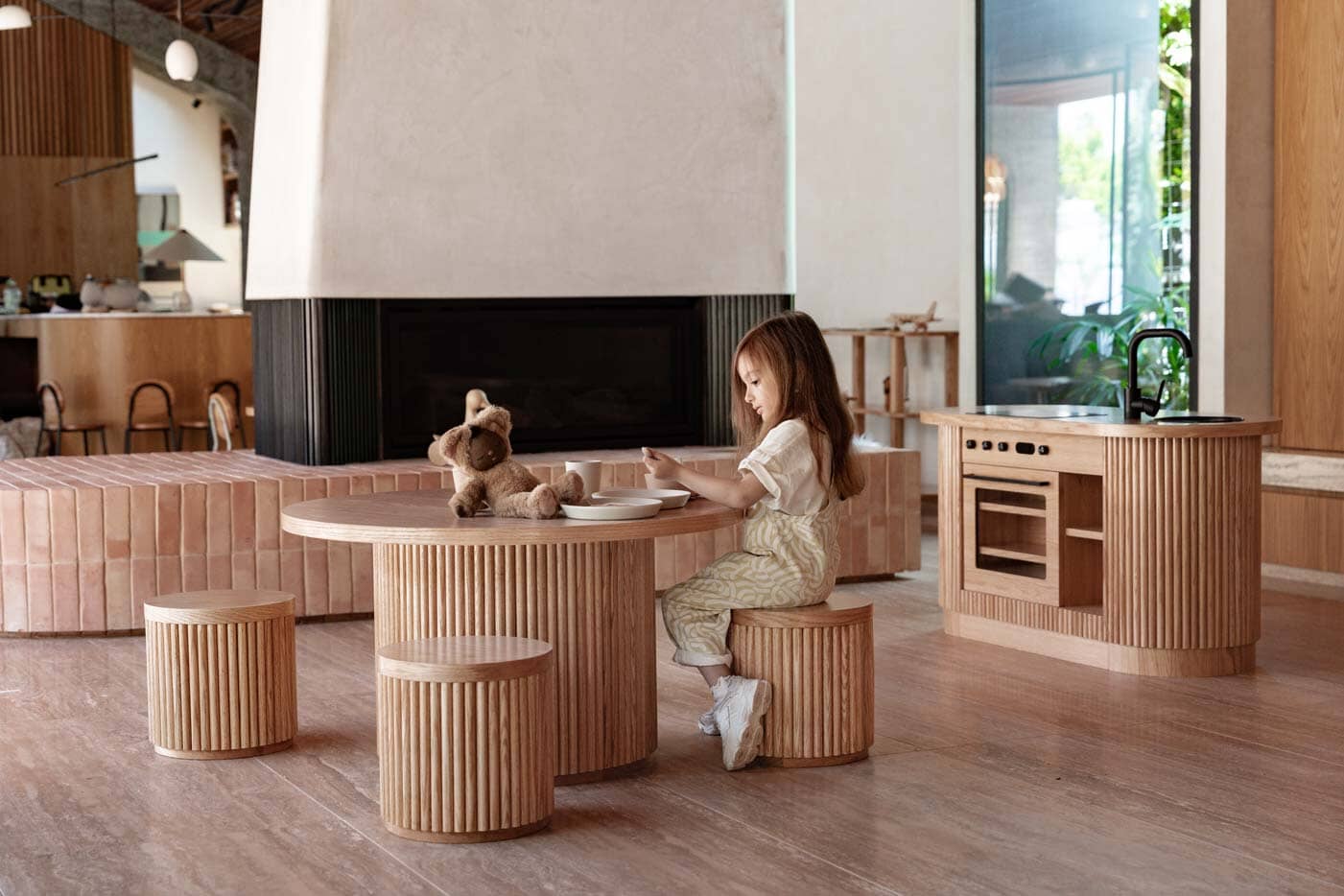 Fluted Round Table with Fluted Stools - louisekool